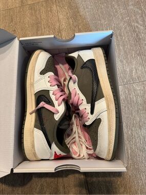 Nike Air Jordan 1 Low Travis Scott - Olive, White & Pink